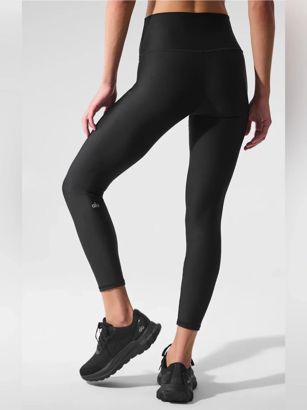 ALO Yoga 7/8 High-Waist Airlift Legging (Size M)